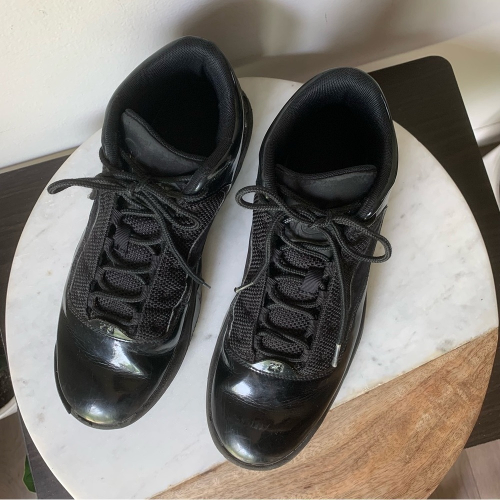 Jordan Max Aura 2 Men's Athletic
Sneakers Air Jordan Black on Black 8.5 - Picture 2 of 16